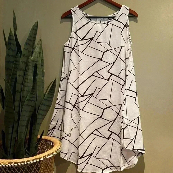 XAI MI LONG TOP TRIBAL BLACK WHITE - Picture 1 of 3